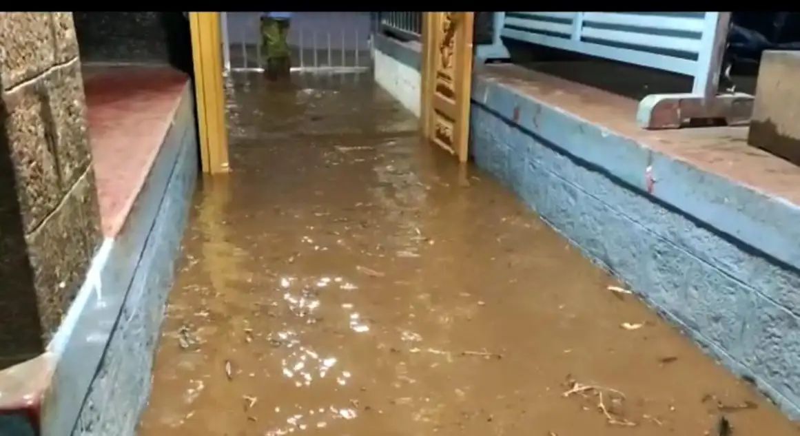 ಕುಕ್ಕೆ ಸುಬ್ರಹ್ಮಣ್ಯ: ಒಳ ಚರಂಡಿಯಿಂದ ಹೊರಬರುತ್ತಿರುವ ತ್ಯಾಜ್ಯ; ಭಕ್ತಾಧಿಗಳಿಂದ ಹಿಡಿಶಾಪ