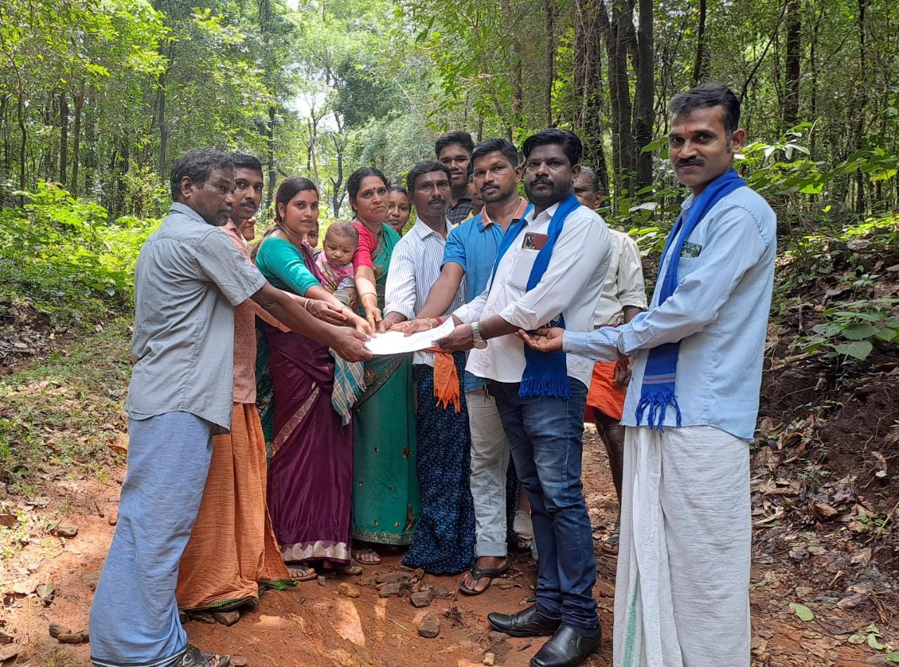 ಸುಳ್ಯ: ರಸ್ತೆ ದುರಸ್ತಿ‌ಗೊಳಿಸಲು ಮನವಿ ಸಲ್ಲಿಸಿದ ನೆಕ್ಕರೆ ನಿವಾಸಿಗಳು