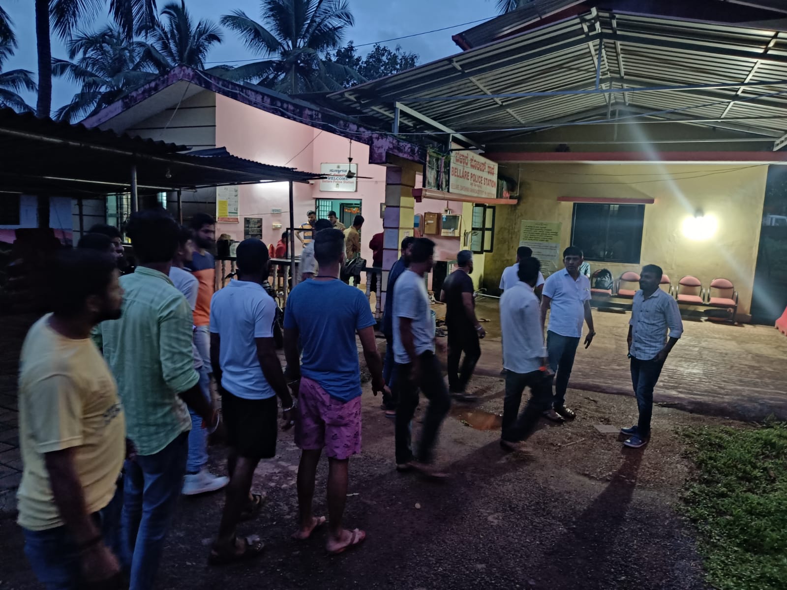 ಪ್ರವೀಣ್ ಕೊಲೆ ಆರೋಪಿಯ ಸಹೋದರನಿಂದ ಹಿಂದೂ ಕಾರ್ಯಕರ್ತನಿಗೆ ಜೀವ ಬೆದರಿಕೆ!? ಬೆಳ್ಳಾರೆಯಲ್ಲಿ ಮತ್ತೆ ಉದ್ವಿಗ್ನ ಪರಿಸ್ಥಿತಿ!!
