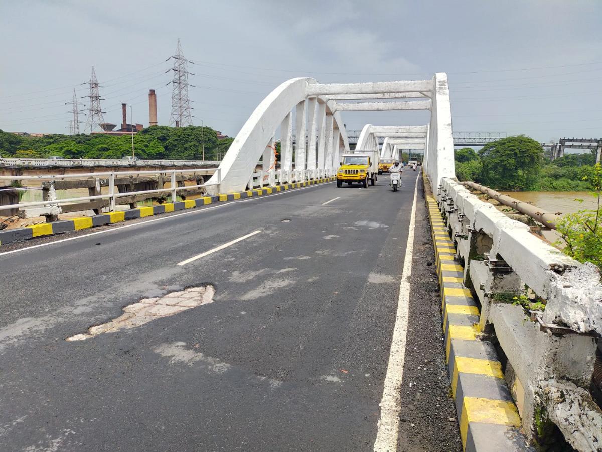ಪ್ರಧಾನಿ ಭೇಟಿ ನೀಡಿ ಹತ್ತೇದಿನದಲ್ಲಿ ಕಿತ್ತು ಹೋಯ್ತು‌ ಡಾಂಬರು| ಅಬ್ಬಬ್ಬಾ ನಮ್ಮ ಕಾಮಗಾರಿಗಳ ಗುಣಮಟ್ಟವೇ!!