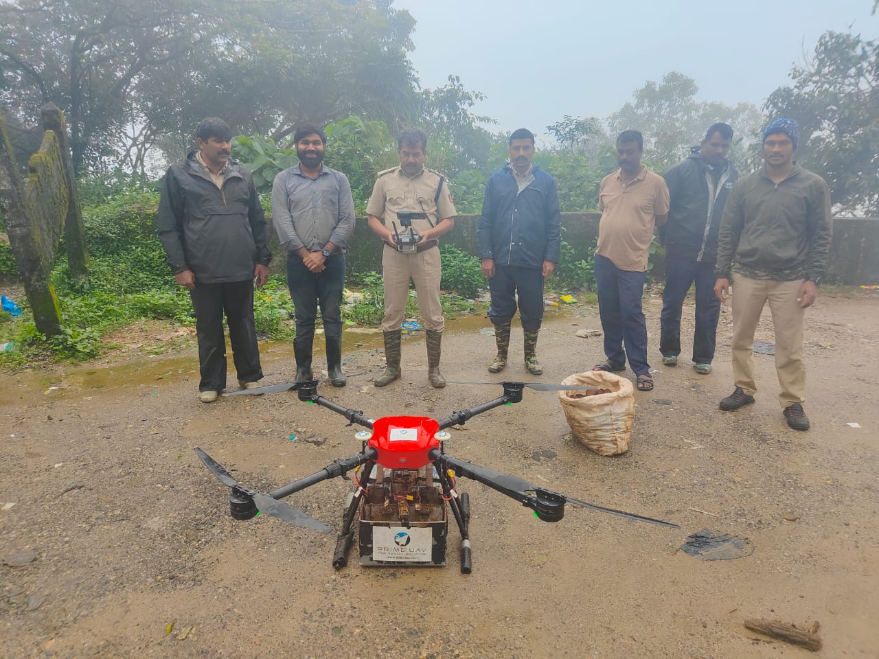 ಚಿಕ್ಕಮಗಳೂರುಡ್ರೋನ್ ಮೂಲಕ ಬೀಜ ಬಿತ್ತನೆ| ಹೊಸ ಪ್ರಯೋಗ ಪರಿಚಯಿಸಿದ ಅರಣ್ಯ ಇಲಾಖೆ ಮತ್ತು ಗುಜರಾತ್ ನಾ ಪ್ರೈಮ್ UAE ಸಂಸ್ಥೆ.