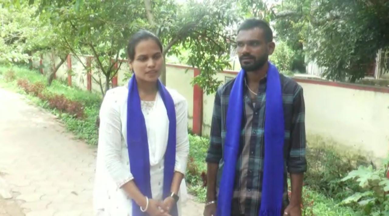 ಚಿಕ್ಕಮಗಳೂರು: ಮಾಧ್ಯಮಗಳ ಮುಂದೆ ಬಂದ ಜಾಫರ್- ಚೈತ್ರಾ| ಮುಂದೆನೂ ನಾವು ಚೆನ್ನಾಗಿರ್ತೀವಿ, ದಯವಿಟ್ಟು ಯಾರೂ ಅಡ್ಡಿಮಾಡ್ಬೇಡಿ ಎಂದ ಲವ್ ಬರ್ಡ್ಸ್