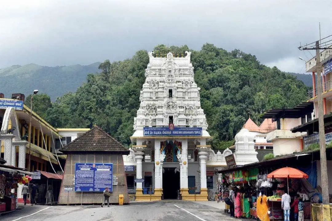 ಅಂಗಿ ಬನಿಯನ್ ತೆಗೆಯುವ ನಿಯಮ ಮೂಲಭೂತ ಹಕ್ಕಿನ ಉಲ್ಲಂಘನೆ| ಧಾರ್ಮಿಕ ದತ್ತಿ ಇಲಾಖೆಗೆ ದೂರು ನೀಡಿದ ಪರಿಸರ ಸಂರಕ್ಷಣಾ ಒಕ್ಕೂಟ
