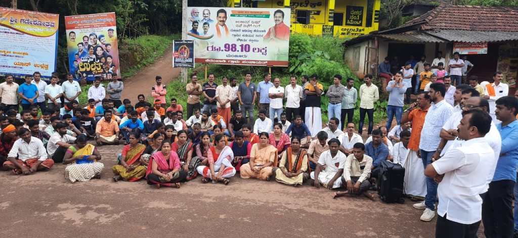 ಪುತ್ತೂರು: ಮಹಿಳೆ ಮೇಲೆ ಅನ್ಯಕೋಮಿನ ಯುವಕನಿಂದ ಲೈಂಗಿಕ ದೌರ್ಜನ್ಯ, ಹಿಂದೂಪರ ಸಂಘಟನೆಗಳಿಂದ ಪ್ರತಿಭಟನೆ