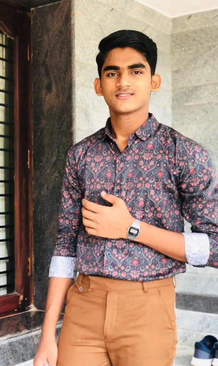 ನಿಂತಿದ್ದ ಬಸ್ ಹಿಂದಕ್ಕೆ ಚಲಿಸಿ ಭಾರಿ ದೊಡ್ಡ ಆಪತ್ತಿನಿಂದ ರಕ್ಷಿಸಿದ ಫಿಲೋಮಿನಾ ಕಾಲೇಜು ವಿದ್ಯಾರ್ಥಿ