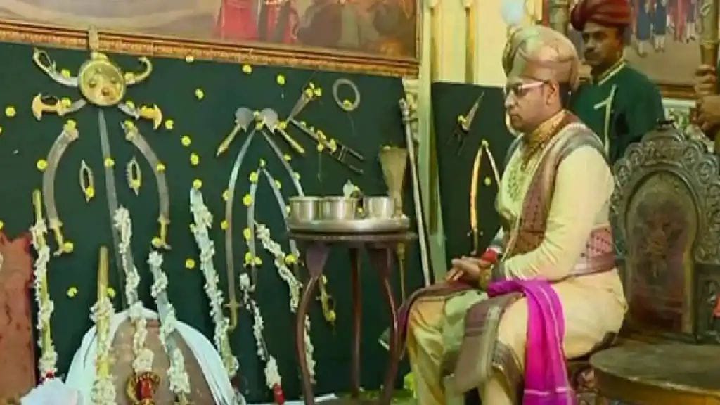 ಆಯುಧ ಪೂಜೆ, ಮಹಾನವಮಿಗೆ ಕಳೆಗಟ್ಟಿದ ಮೈಸೂರು| ಸಾಂಸ್ಕೃತಿಕ ನಗರಿಯಲ್ಲಿ ಪೂಜಾ ವಿಧಿವಿಧಾನಗಳಿಗೆ ಚಾಲನೆ
