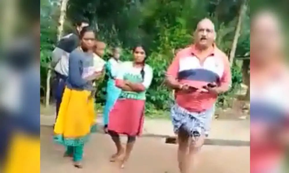 ಚಿಕ್ಕಮಗಳೂರಿನಲ್ಲೊಂದು ಅಮಾನವೀಯ ಕೃತ್ಯ| ಕಾಫಿ ಎಸ್ಟೇಟ್ ಮಾಲೀಕನಿಂದ ದಲಿತ ಸಮುದಾಯದ‌ ಮೇಲೆ ಹಲ್ಲೆ| ಗರ್ಭಿಣಿ ಮಹಿಳೆಗೆ ಥಳಿತ; ಹಲ್ಲೆಗೊಳಗಾದಾಕೆಗೆ ಗರ್ಭಪಾತ!!