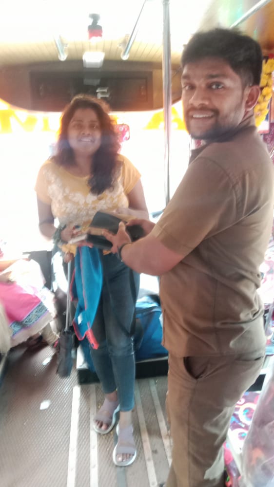 ಮಂಗಳೂರು: ಪ್ರಾಮಾಣಿಕತೆ ಮೆರೆದ ಬಸ್ ನಿರ್ವಾಹಕ