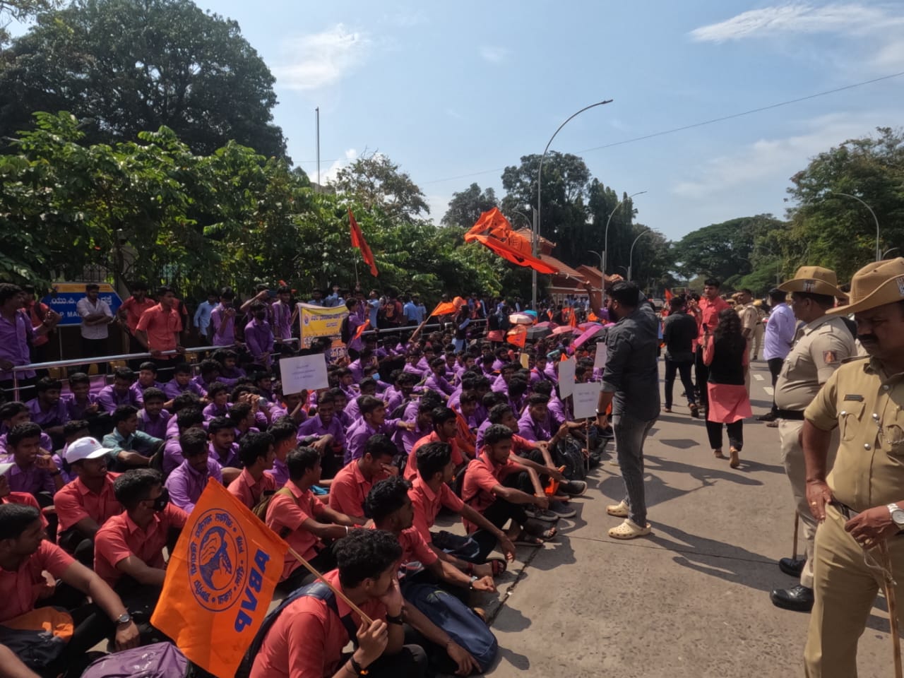 ಮಂಗಳೂರು ವಿವಿ ನ್ಯೂನತೆ ಸರಿಪಡಿಸುವಂತೆ ಎಬಿವಿಪಿ ಪ್ರತಿಭಟನೆ