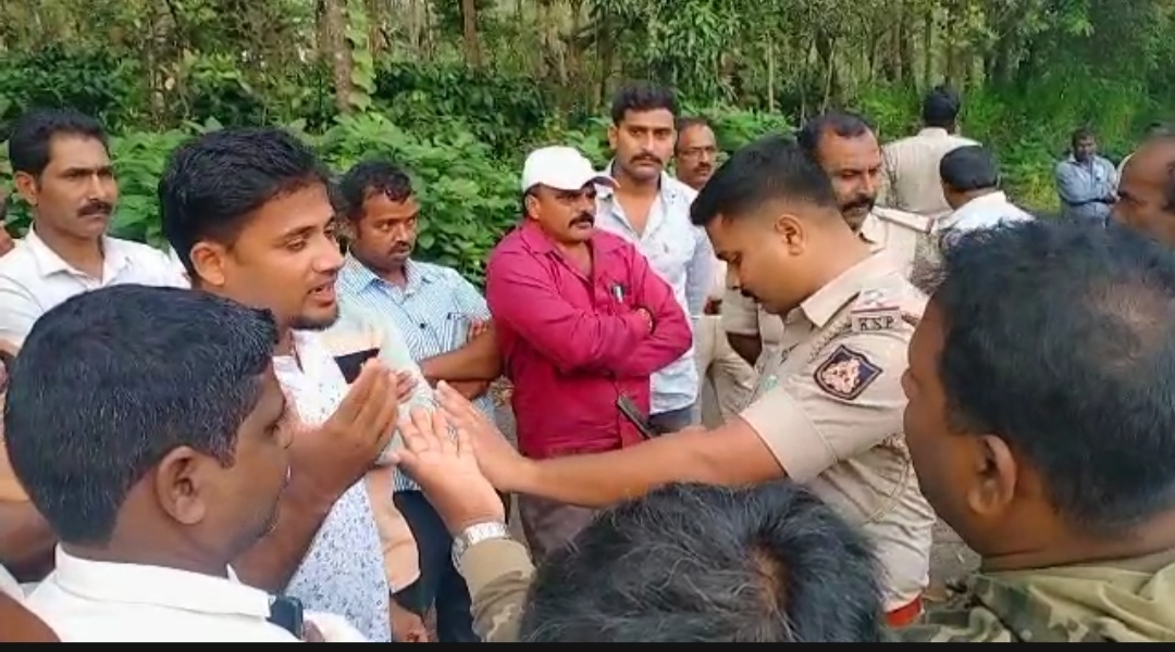ಮೂಡಿಗೆರೆ:ಶಾಸಕ ಕುಮಾರಸ್ವಾಮಿ ಮನೆ ಮುಂದೆ ಧರಣಿನಿರತ ರೈತರ ಬಂಧನ