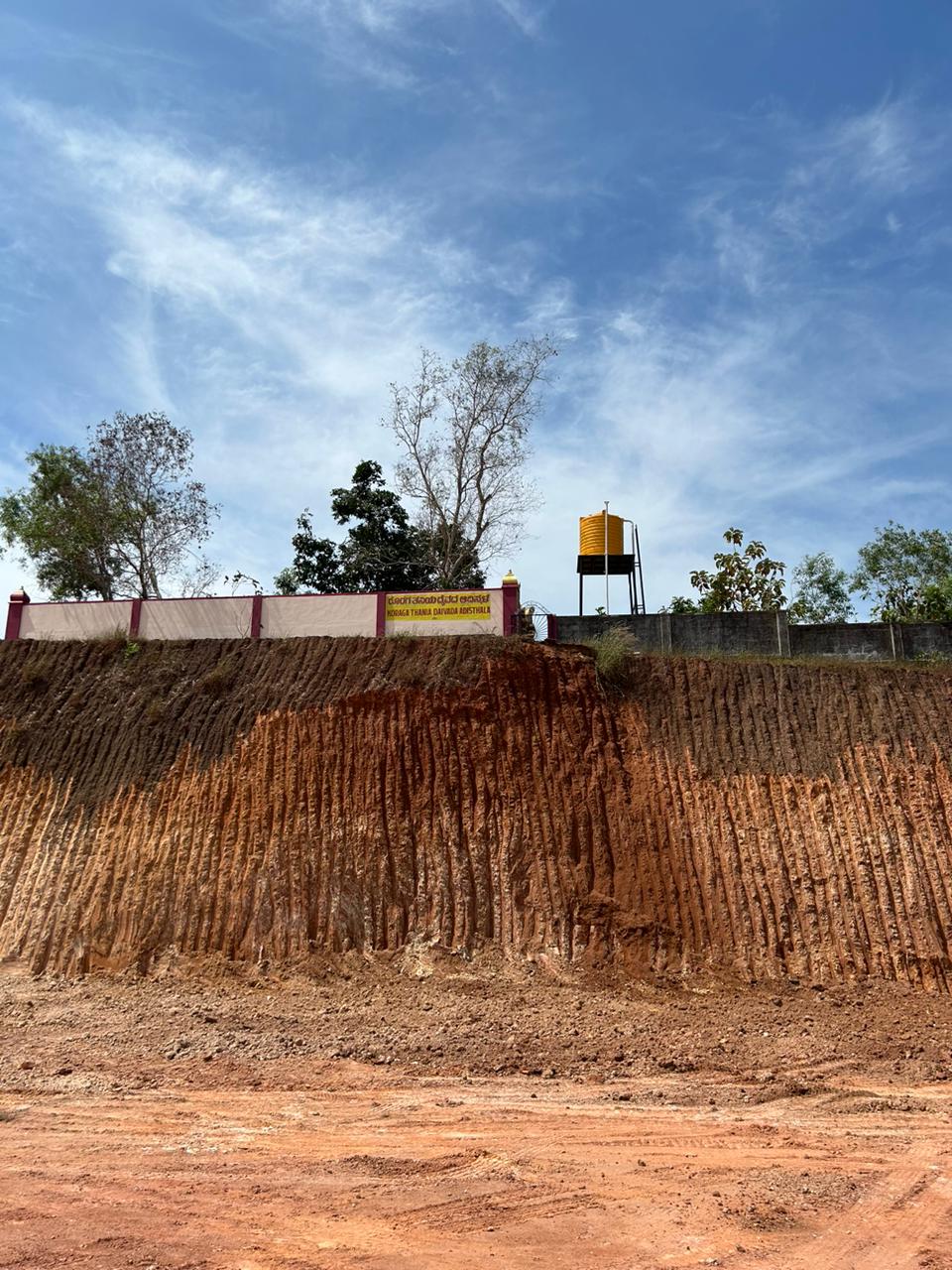 ಕೊರಗಜ್ಜನ ಆದಿತಳದ ಬುಡದಲ್ಲಿ ಜೆಸಿಬಿ ಘರ್ಜನೆ| ಕುಸಿಯುವ ಭೀತಿಯಲ್ಲಿ ದೇರಳಕಟ್ಟೆ ಸಾನಿಧ್ಯ!!
