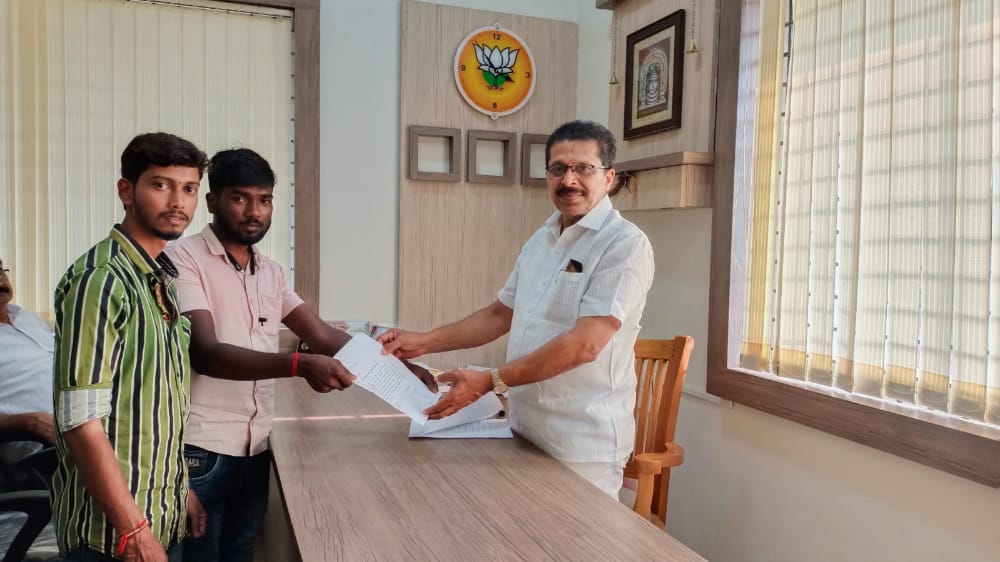 ವರ್ಗಾವಣೆಗೊಂಡ ಪಂಚಾಯತ್ ಅಭಿವೃದ್ಧಿ ಅಧಿಕಾರಿಯನ್ನು ಮತ್ತೆ ಕರೆಸಿಕೊಳ್ಳದಿರಲು ಪಂಚಾಯತ್ ಸದಸ್ಯರ ಬೇಡಿಕೆ