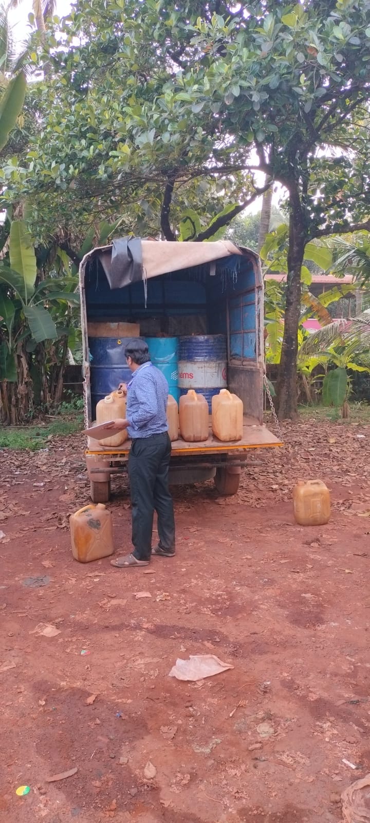 ಪೆಟ್ರೋಲ್ ಕಲಬೆರಕೆ ಅಡ್ಡೆಗೆ ದಾಳಿ! ಲಕ್ಷಾಂತರ ಮೌಲ್ಯದ ಸೊತ್ತು ವಶ