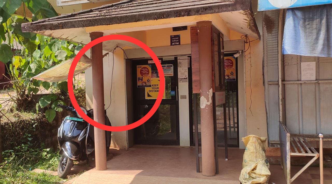 ಸುಳ್ಯ: ಈ ಬ್ಯಾಂಕ್ ಅಧಿಕಾರಿಗೆ ಎಟಿಎಂ‌ ಸೆಂಟರ್ ‌ಬ್ಯಾಟರಿ ಚಾರ್ಜಿಂಗ್ ಪಾಯಿಂಟ್| ಯಾರದ್ದೋ ಪವರ್, ಪುಕ್ಸಟ್ಟೆ ಚಾರ್ಜ್!!