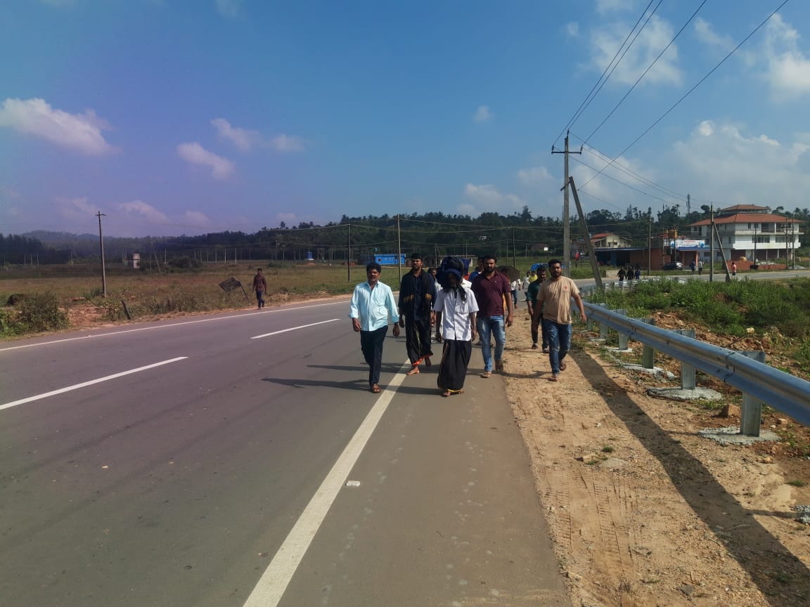 ಬಣಕಲ್ ನಿಂದ ಶಬರಿಮಲೆಗೆ ಪಾದಯಾತ್ರೆ ಹೊರಟ ಅಯ್ಯಪ್ಪ ಭಕ್ತ