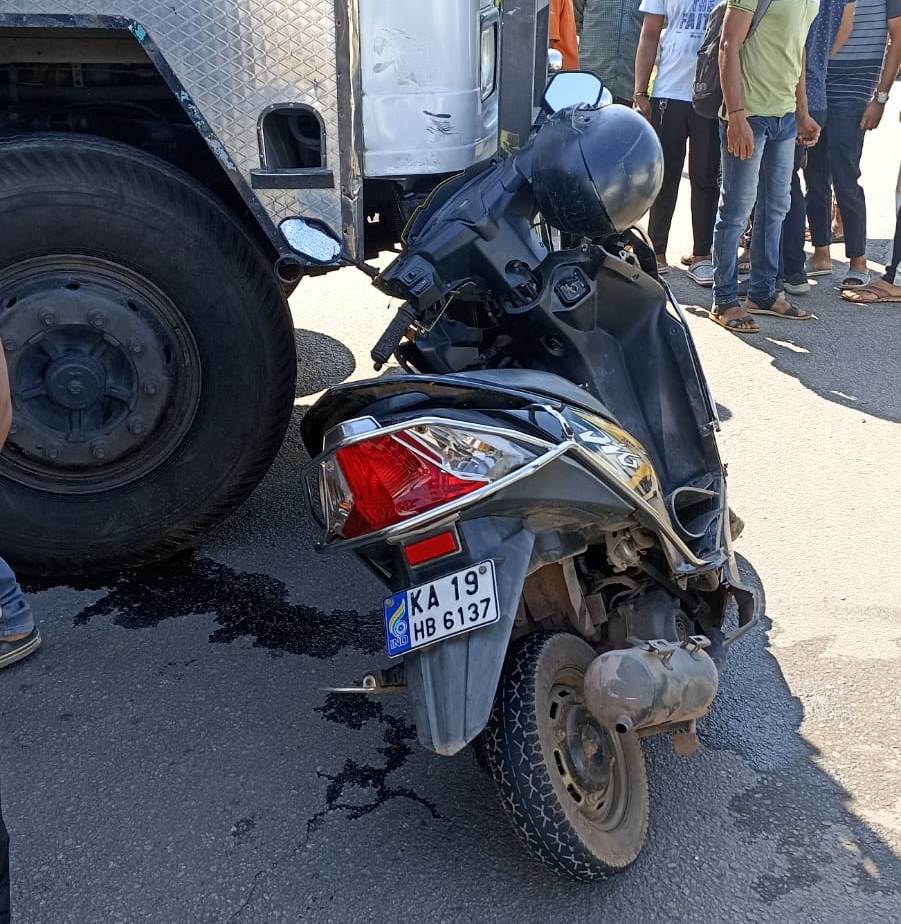 ಮಂಗಳೂರು: ಲಾರಿ ಚಾಲಕನ ಧಾವಂತಕ್ಕೆಮಹಿಳೆ ಸೇರಿದಂತೆ ಇಬ್ಬರು ಸಾವು