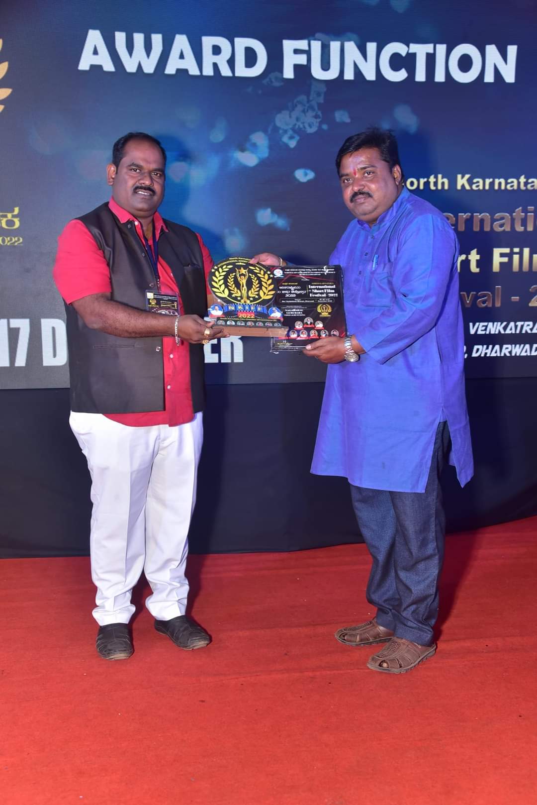 ಧಾರವಾಡದಲ್ಲಿ ಭೀಮರಾವ್ ವಾಷ್ಠರ್ ಮ್ಯೂಸಿಕ್ ಆಲ್ಬಮ್ ಗೆ  ಅವಾರ್ಡ್ ಪ್ರದಾನ
