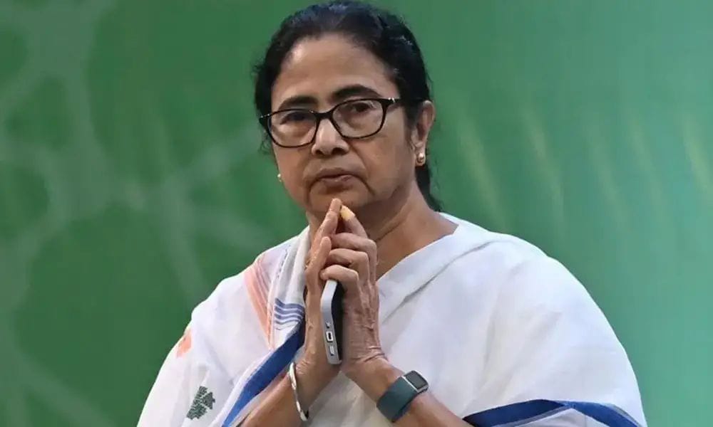 ”ನಿಮ್ಮ ತಾಯಿ ನಮ್ಮೆಲ್ಲರಿಗೂ ತಾಯಿ”| ಸಾಂತ್ವನದ ನುಡಿಯಲ್ಲಿ ಗದ್ಗದಿತರಾದ ಮಮತಾ ಬ್ಯಾನರ್ಜಿ