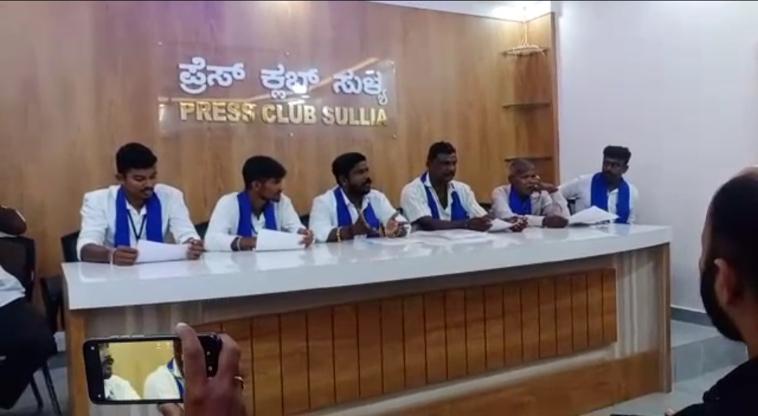ಸುಳ್ಯ: ವಿವಿಧ ಬೇಡಿಕೆ ಈಡೇರಿಕೆಗಾಗಿ ಅಂಬೇಡ್ಕರ್ ರಕ್ಷಣಾ ವೇದಿಕೆಯಿಂದ ತಾಲೂಕು ಕಚೇರಿ ಎದುರು ಪ್ರತಿಭಟನೆ