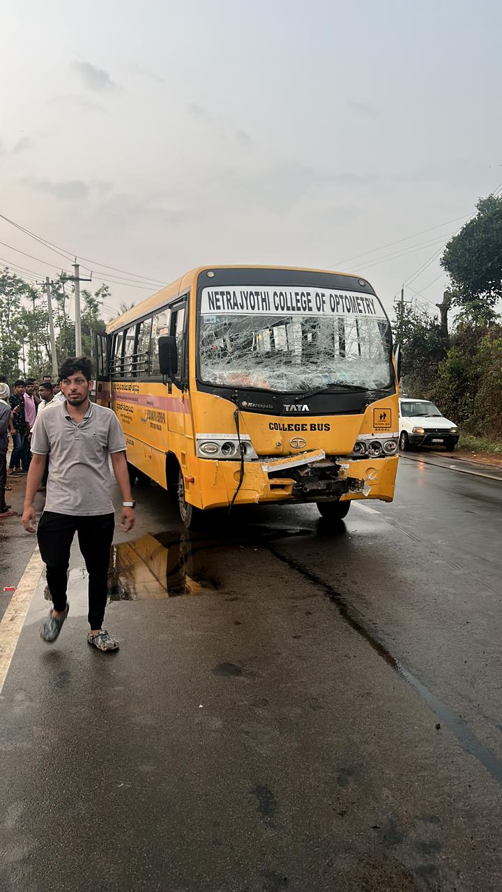 ಕೊಟ್ಟಿಗೆಹಾರ:ಬಸ್ಸು , ಗ್ಯಾಸ್ ಲಾರಿ ಮುಖಮುಖಿ ಡಿಕ್ಕಿ