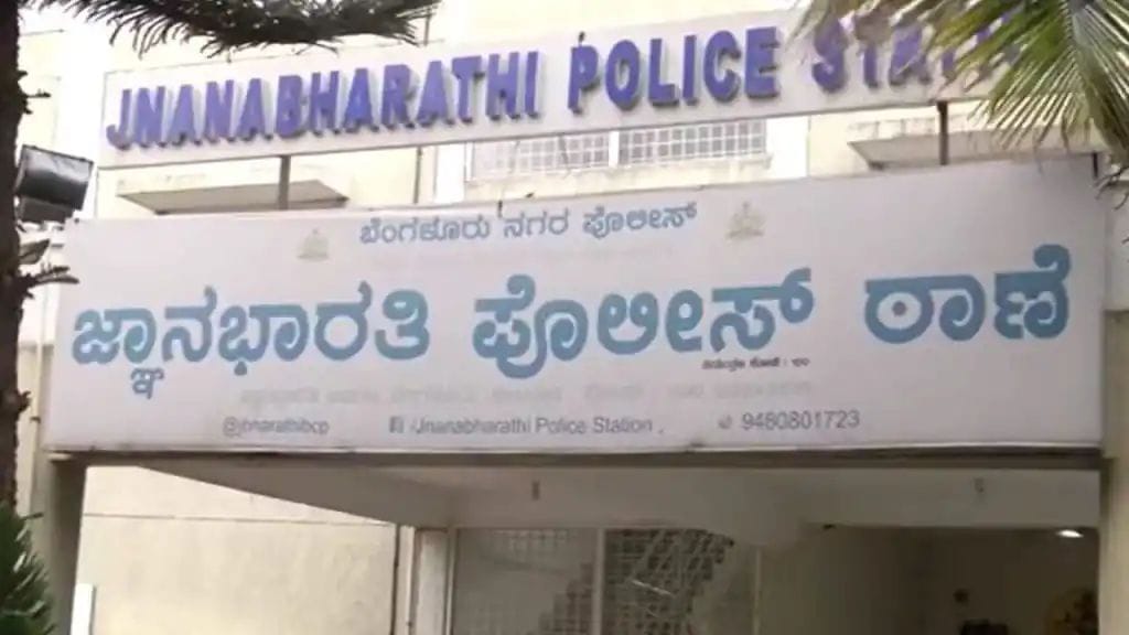 ಕೆಳಗಿನ ಮನೆ ಆಂಟಿ ಜೊತೆ ಮೇಲಿನ ಮನೆ ಅಂಕಲ್ ಪರಾರಿಯಾದ ಪ್ರಕರಣ| ಲವ್ವರ್ ಬಾಯ್ ಅಂಕಲ್ ಠಾಣೆಗೆ ಹಾಜರ್; ಆಂಟಿಯಿಂದ ಗಂಡನಿಗೆ ಡಿವೋರ್ಸ್ ನೊಟೀಸ್!!