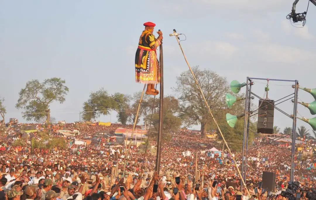 ಕುತೂಹಲ ಮೂಡಿಸಿದ‌ ಮೈಲಾರ ಗೊರವಯ್ಯನ ಕಾರ್ಣಿಕ ನುಡಿ| ಅಂಬಲಿ ಹಳಸೀತು, ಕಂಬಳಿ ಬೀಸಿತಲೇ ಎಂದ ಗೊರವಯ್ಯ| ಏನಿದರ ಒಳ ಮರ್ಮ?