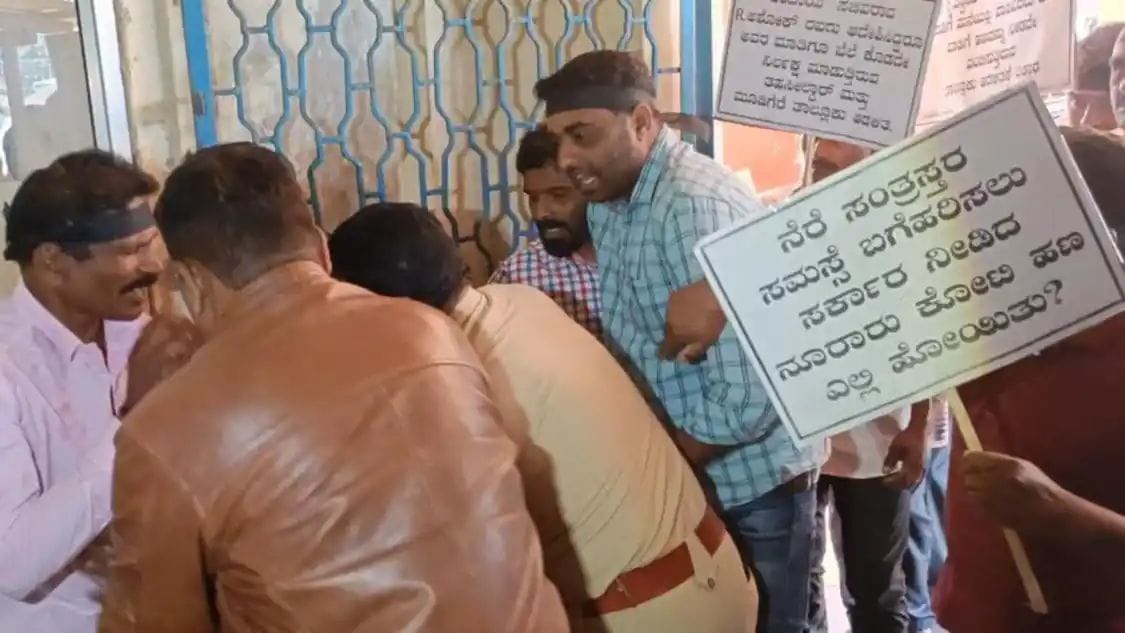 ಮೂಡಿಗೆರೆ: ಪರಿಹಾರಕ್ಕಾಗಿ ಕಾದು ಸುಸ್ತಾದ ನಿರಾಶ್ರಿತರಿಂದ ತಾ.ಕಚೇರಿಯಲ್ಲೇ ಆತ್ಮಹತ್ಯೆಗೆ ಯತ್ನ!