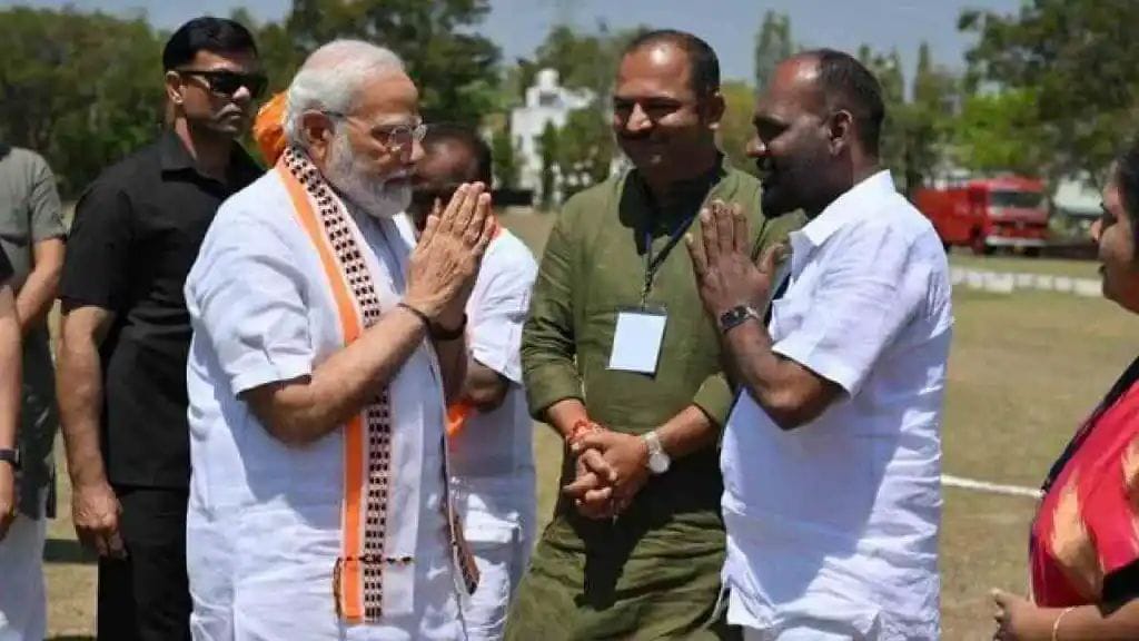 ರೌಡಿ ಶೀಟರ್ ಮುಂದೆ ಕೈಮುಗಿದು ನಿಂತ ಪ್ರಧಾನಿ ಮೋದಿ| ಕಾಂಗ್ರೆಸ್ ನಿಂದ ತೀವ್ರ ವಾಗ್ದಾಳಿ