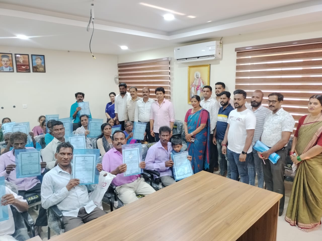 “ಬಾವಾ ನಕಲಿ ಹಕ್ಕುಪತ್ರ ಕೊಟ್ಟು ಮೋಸ ಮಾಡಿದ್ರು..!”ಕೃಷ್ಣಾಪುರ 5ನೇ ವಾರ್ಡ್ ನಿವಾಸಿಗಳ ಆಳಲು