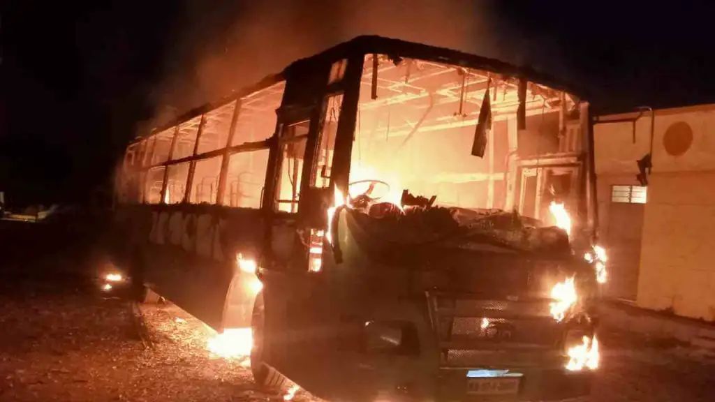 ಬೆಂಗಳೂರಿನಲ್ಲಿ ಬಿಎಂಟಿಸಿ‌ ಬಸ್ ಅಗ್ನಿಗಾಹುತಿ| ಕಂಡಕ್ಟರ್ ಸಜೀವ ದಹನ; ಡ್ರೈವರ್ ಬಚಾವ್