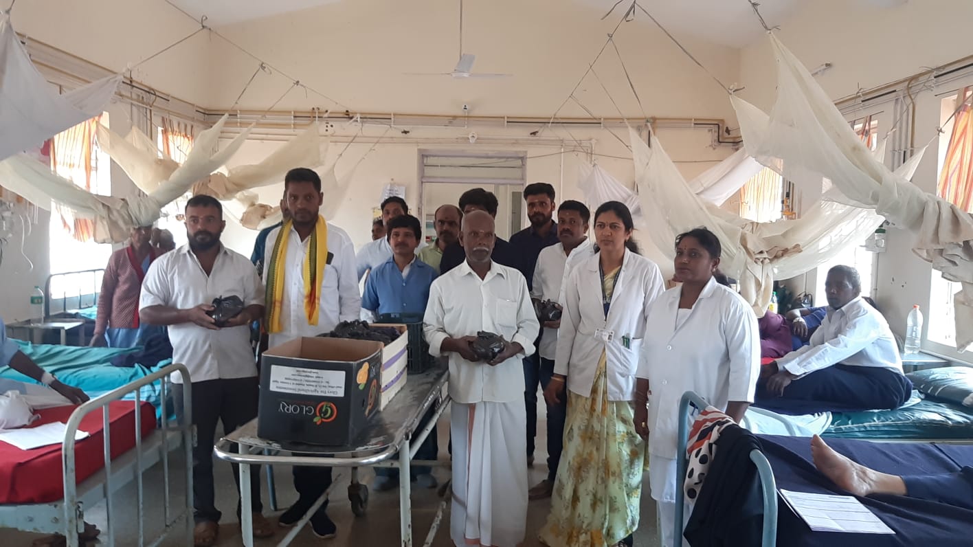 ಮೂಡಿಗೆರೆ: ಸಮಾಜದೊಂದಿಗೆ ಉತ್ತಮ ಭಾಂದವ್ಯಕ್ಕೆ ಸಾಮಾಜಿಕ ಕಾರ್ಯಗಳು ವೇದಿಕೆಯಾಗಲಿ|ವಿಷು ಹಬ್ಬದ ಪ್ರಯುಕ್ತ ರೋಗಿಗಳಿಗೆ ಹಣ್ಣುಹಂಪಲು ವಿತರಣೆ|ಬ್ರಹ್ಮಶ್ರೀ ನಾರಾಯಣಗುರು ಮಲಯಾಳಿ ಸಂಘದಿಂದ ವಿತರಣೆ