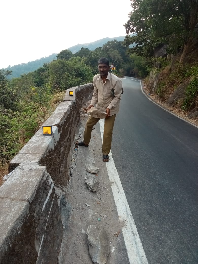 ಚಾರ್ಮಾಡಿ ಘಾಟ್: ತಡೆಗೋಡೆ ಬಿರುಕು, ಕುಸಿಯುವ ಭೀತಿ|ದುರಸ್ತಿಗೊಳಿಸುವಂತೆ ವಾಹನ ಚಾಲಕರ ಒತ್ತಾಯ