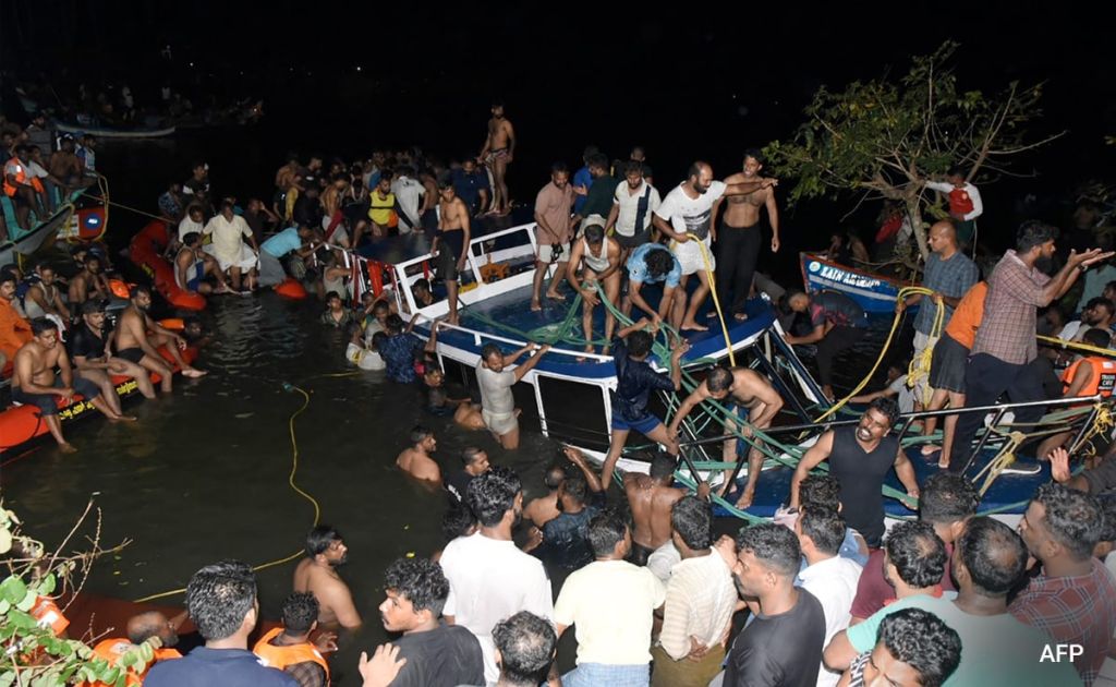 ಕೇರಳ: ಪ್ರವಾಸಿಗರಿದ್ದ ಬೋಟ್ ಮುಳುಗಿ ಮಕ್ಕಳು ಸೇರಿದಂತೆ 22 ಮಂದಿ ಸಾವು…!!