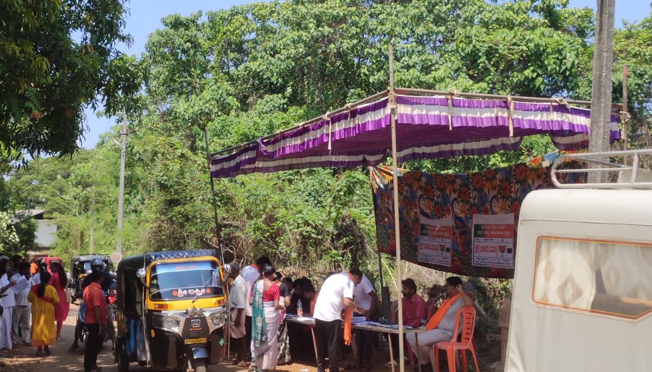 ಕಡಬ: ಬಹಿರಂಗ ಪ್ರಚಾರ ಮುಗಿದರೂ ಬ್ಯಾನರ್ ಭರಾಟೆ