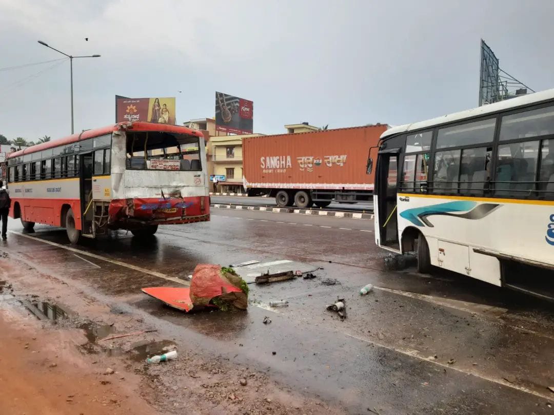 ಸುರತ್ಕಲ್: ಖಾಸಗಿ ಮತ್ತು ಸರ್ಕಾರಿ ಬಸ್ ನಡುವೆ ಡಿಕ್ಕಿ; 30 ಮಂದಿಗೆ ಗಾಯ