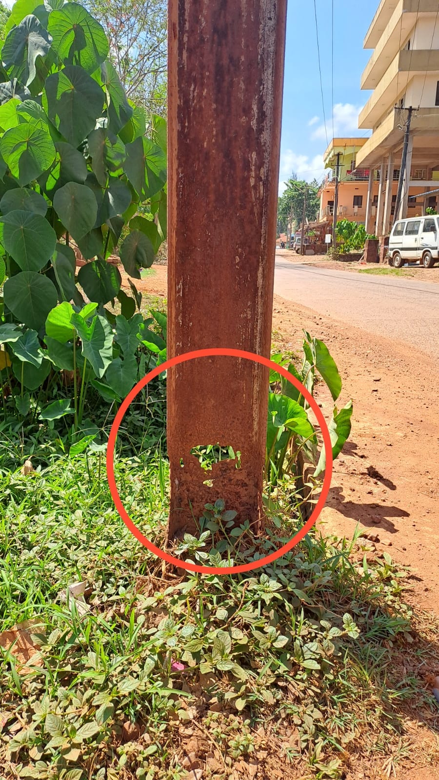 ಸುಳ್ಯ: ಜೀವಬಲಿಗಾಗಿ ಕಾಯುತ್ತಿವೆ ಮೆಸ್ಕಾಂ ವಿದ್ಯುತ್ ಕಂಬಗಳು