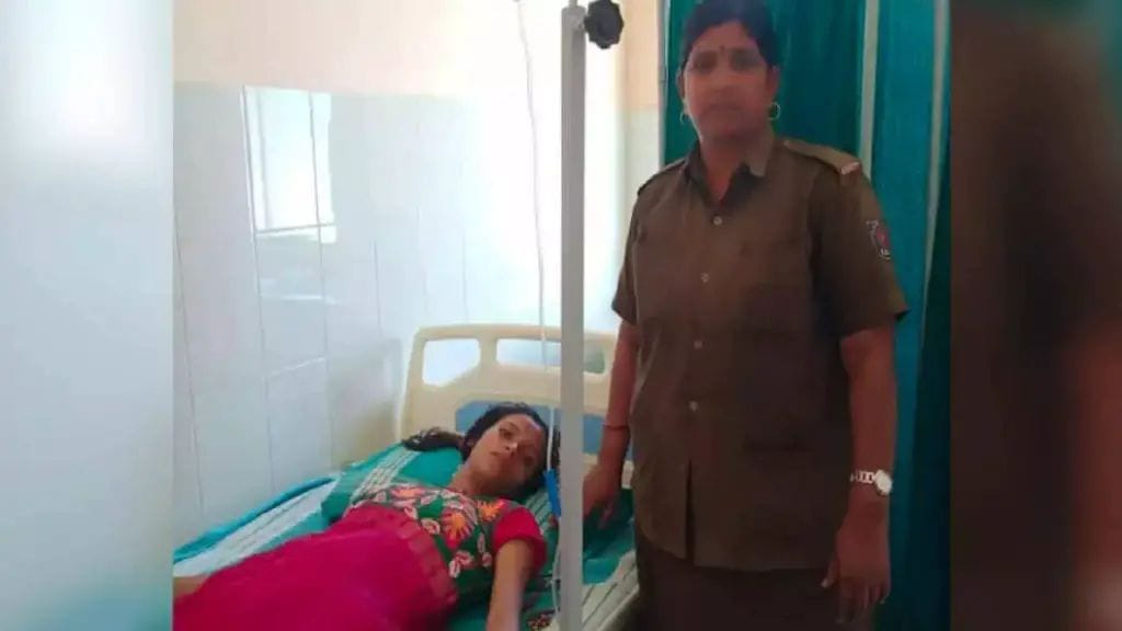 ಚಲಿಸುತ್ತಿರುವ ಬಸ್ ನಲ್ಲಿ ಗರ್ಭಿಣಿ‌ಗೆ ಹೆರಿಗೆ ಮಾಡಿಸಿ ದೇವರಾದ ಮಹಿಳಾ ಕಂಡಕ್ಟರ್ ವಸಂತಮ್ಮ
