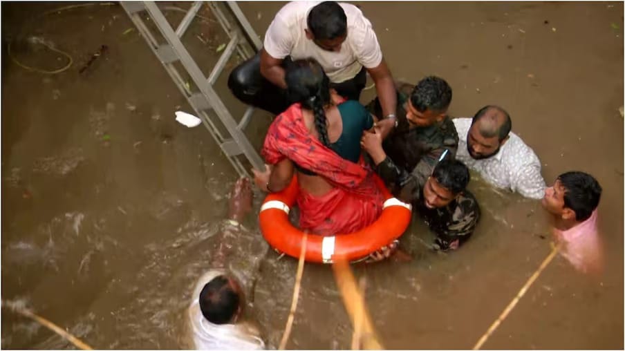 ಬೆಂಗಳೂರಿನಲ್ಲಿ ಮರಣ ಮಳೆ| ಮೃತ ಮಹಿಳೆ ಕುಟುಂಬಕ್ಕೆ 5 ಲಕ್ಷ ಪರಿಹಾರ – ಸಿಎಂ‌ ಘೋಷಣೆ