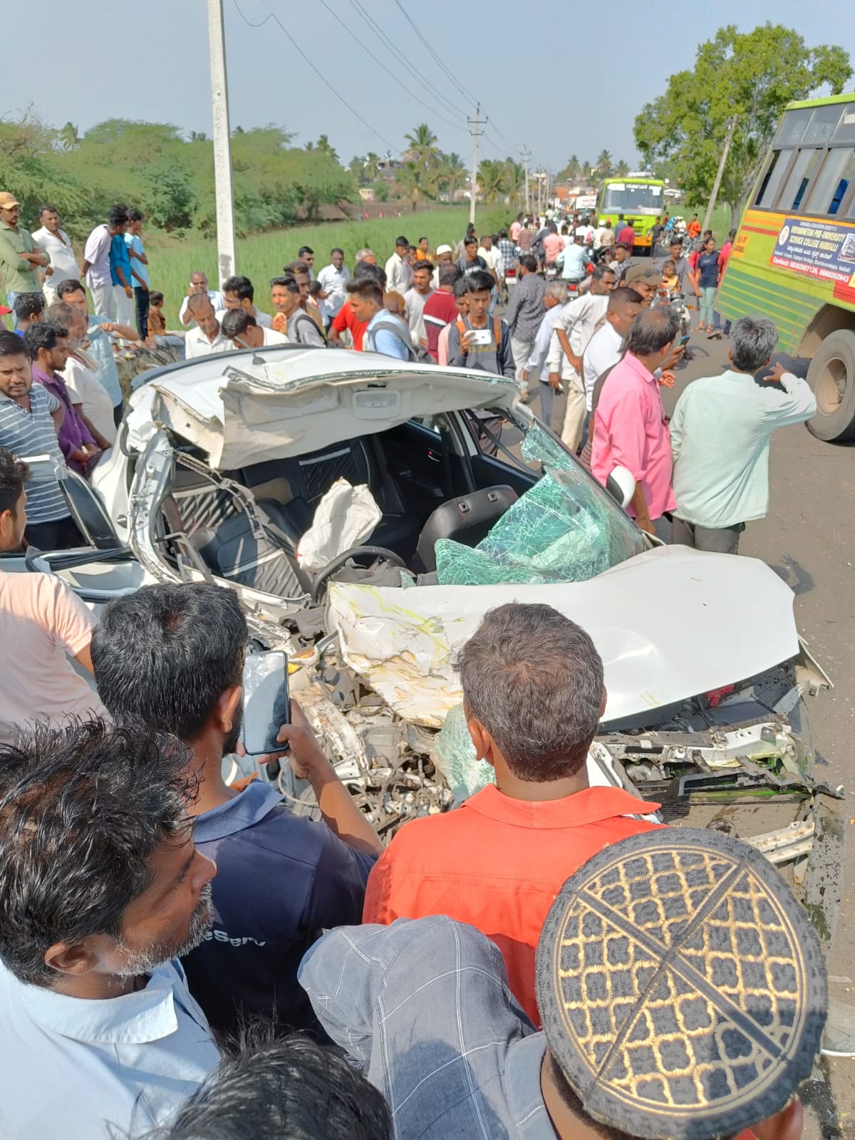 ಕಾಗವಾಡ:ಬಸ್ ಹಾಗೂ ಕಾರು ನಡುವೆ ಮುಖಾಮುಖಿ ಡಿಕ್ಕಿ