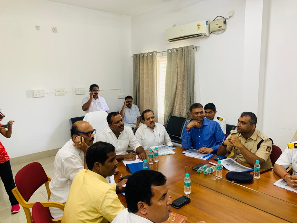 ಮಂಗಳೂರು: ಜಿಲ್ಲಾ ಮಟ್ಟದ ಅಧಿಕಾರಿಗಳ ಸಭೆ | ಪ್ರಾಕೃತಿಕ ವಿಕೋಪಗಳಿಂದಾಗುವ ಹಾನಿಗಳ ತಡೆಗೆ ಯತ್ನಿಸಲು ಸ್ವೀಕರ್ ಯು.ಟಿ. ಖಾದರ್ ಸೂಚನೆ