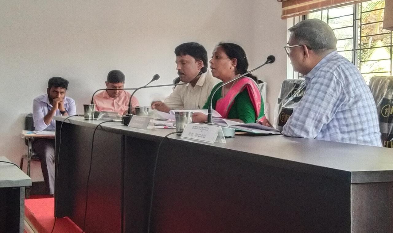 ‘ಸುಳ್ಯವನ್ನು ಮಾದರಿ ಕ್ಷೇತ್ರವನ್ನಾಗಿಸಲು ಅಧಿಕಾರಿಗಳೂ ಸಹಕರಿಸಿ’|ತಾಲೂಕು ಮಟ್ಟದ ಅಧಿಕಾರಿಗಳ ಸಭೆಯಲ್ಲಿ ಶಾಸಕಿ ಭಾಗೀರಥಿ ಮುರುಳ್ಯ