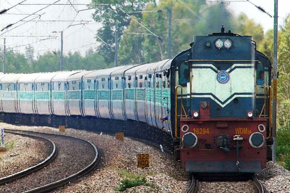 ಕಾರಿನ ಚಕ್ರದಂತೆ ರೈಲಿನ ಟೈಯರ್ ಅನ್ನೂ ಬದಲಾಯಿಸ್ತಾರಂತೆ! ಹೇಗೆ ಗೊತ್ತಾ?