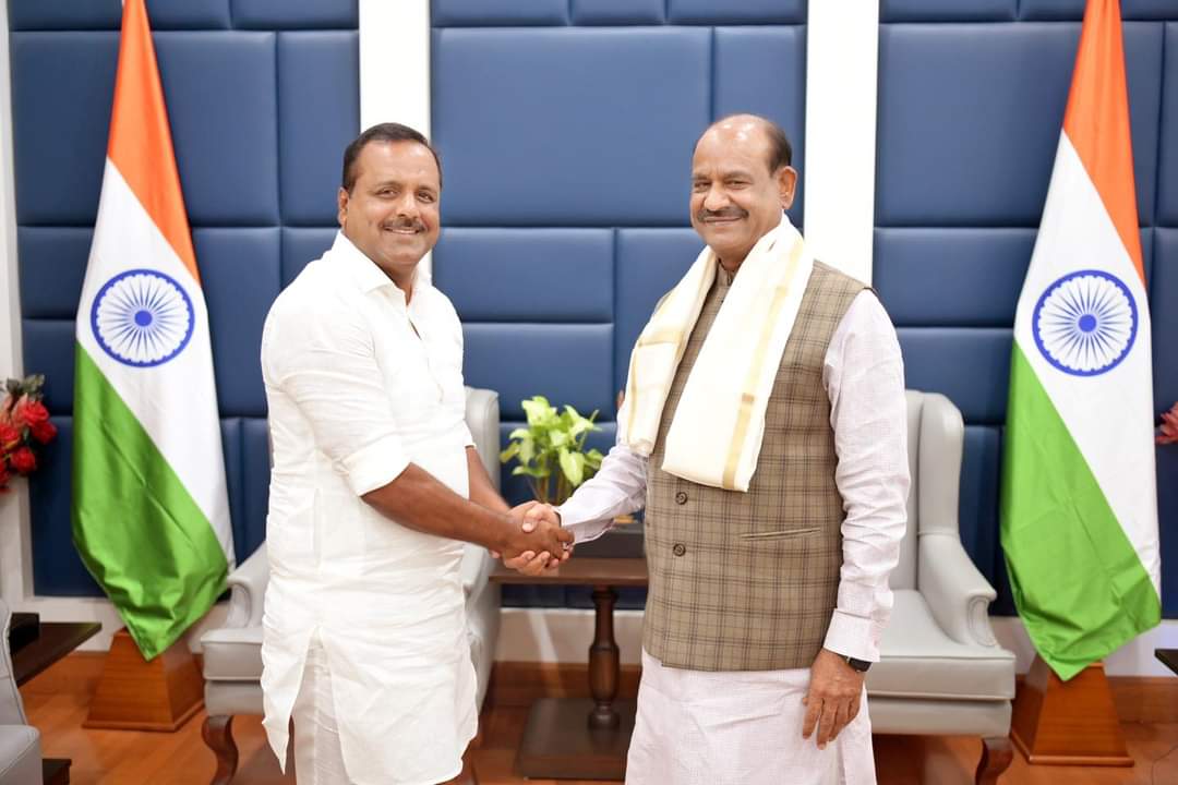 ಮಂಗಳೂರು: ಲೋಕಸಭಾಧ್ಯಕ್ಷ ಓಂ ಬಿರ್ಲಾ, ವಿಧಾನಸಭಾಧ್ಯಕ್ಷ ಯು.ಟಿ. ಖಾದರ್ ಸೌಹಾರ್ದ ಭೇಟಿ