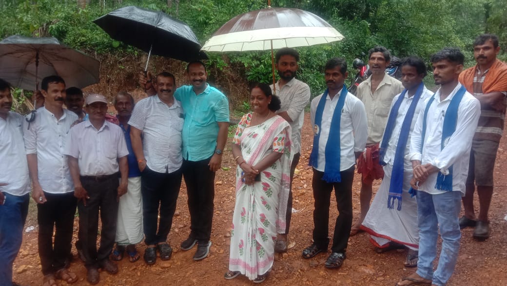 ಅರಮನೆಗಯ: ಅಂಬೇಡ್ಕರ್ ರಕ್ಷಣಾ ಸಮಿತಿಯಿಂದ ಸೇತುವೆ ನಿರ್ಮಿಸುವಂತೆ ಮನವಿ| ತಕ್ಷಣ ಭೇಟಿ ನೀಡಿ ಸ್ಥಳ ಪರಿಶೀಲನೆ ಮಾಡಿದ ಶಾಸಕಿ ಭಾಗೀರಥಿ ಮುರುಳ್ಯ