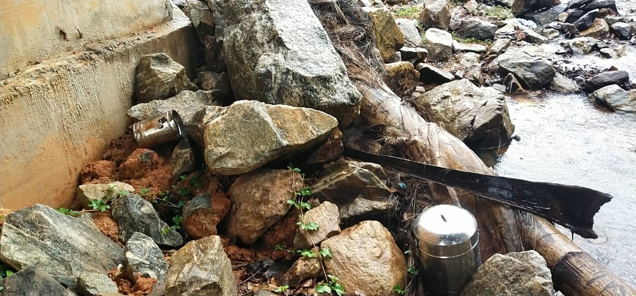 ಬೆಳ್ತಂಗಡಿ: ಸೇತುವೆ ಅಡಿಯಲ್ಲಿ ಎರಡು ಕಾಣಿಕೆ ಡಬ್ಬಿಗಳು ಪತ್ತೆ..!