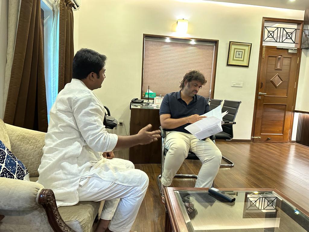 ಬೆಳ್ತಂಗಡಿ: ಸಚಿವ ಮಧು ಬಂಗಾರಪ್ಪರವರನ್ನು ಭೇಟಿ ಮಾಡಿದ ಕೆಪಿಸಿಸಿ ಪ್ರಧಾನ ಕಾರ್ಯದರ್ಶಿ ರಕ್ಷಿತ್ ಶಿವರಾಂ|ಶಾಲೆಗಳಿಗೆ ಮೂಲಭೂತ ಸೌಕರ್ಯ, ಶಿಕ್ಷಕರ ಕೊರತೆಯ ಬಗ್ಗೆ ಸಚಿವರಿಗೆ ಮನವಿ
