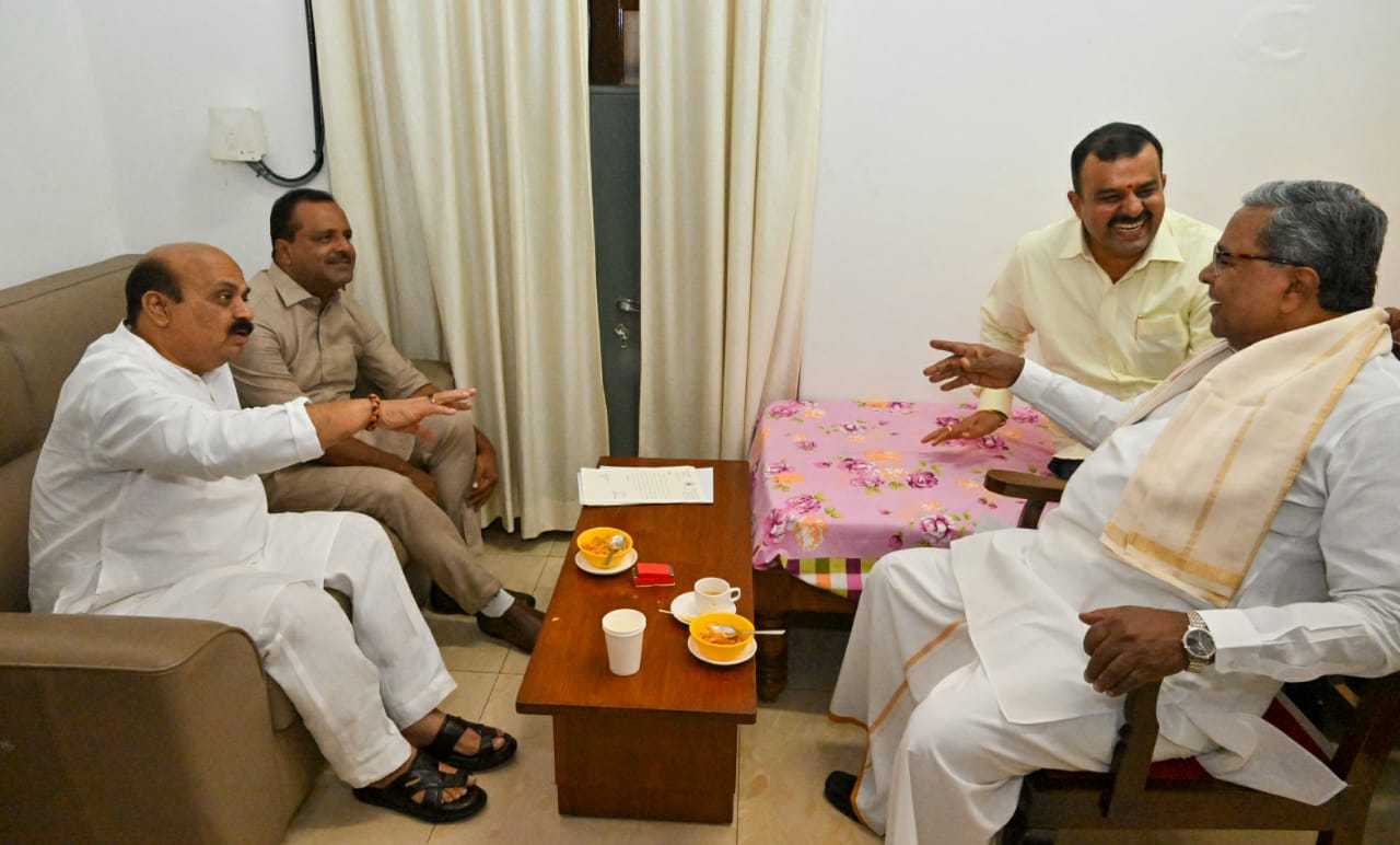 ಸದನದ ಕಲಾಪಕ್ಕೂ ಮೊದಲು ಉಭಯ ಪಕ್ಷಗಳ ನಾಯಕರಿಂದ ಮಾತುಕತೆ