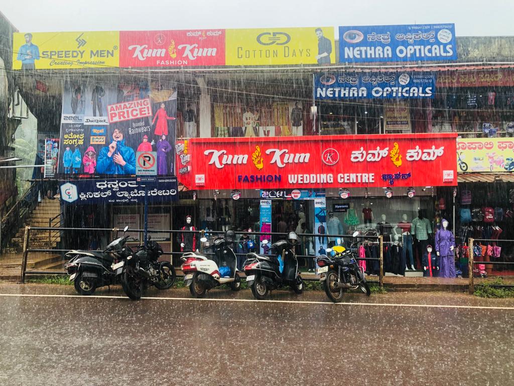 ಸುಳ್ಯ: ಕುಮ್ ಕುಮ್ ಫ್ಯಾಷನ್ ನಲ್ಲಿ ಮಾನ್ಸೂನ್ ಆಫರ್| ಶೇ.30%ರಷ್ಟು ದರ ಕಡಿತ ಮಾರಾಟ