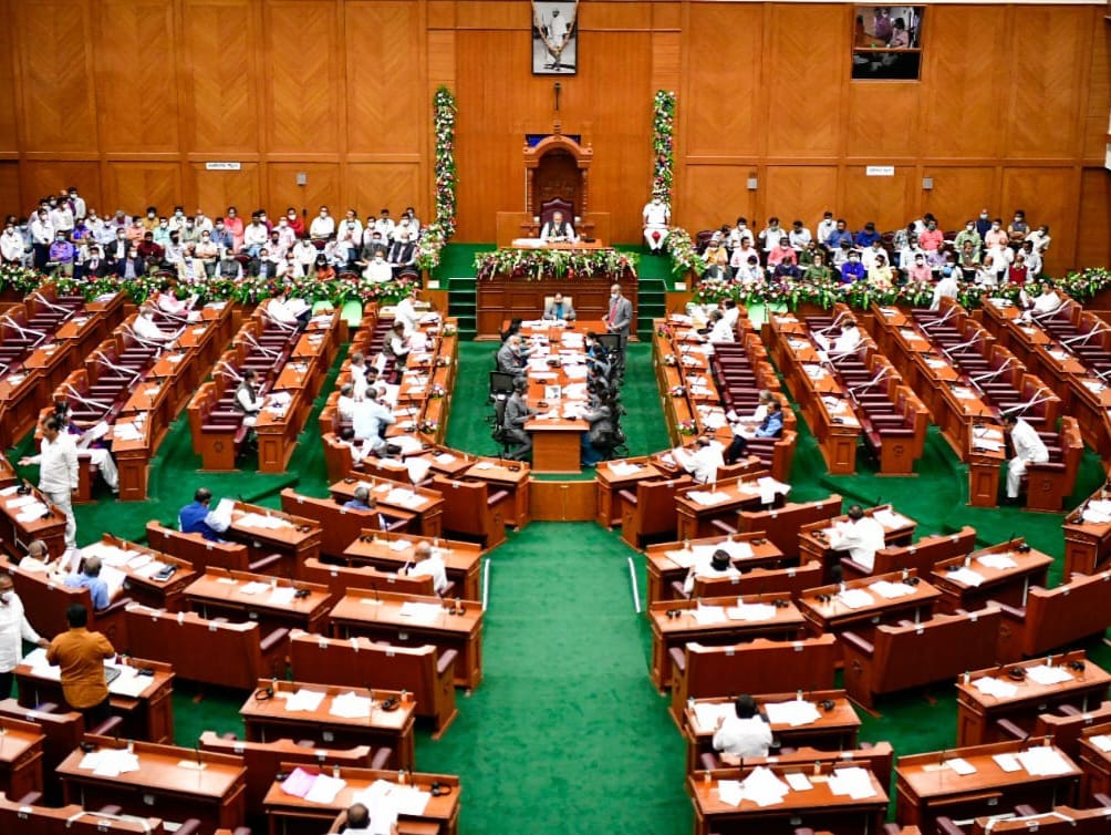 ಬಜೆಟ್ ಮಂಡನೆಯ ವೇಳೆ ಶಾಸಕರ ಸೀಟ್‍ನಲ್ಲಿ ಕುಳಿತಿದ್ದ ಕರಿಯಪ್ಪ ಬಂಧನ.!