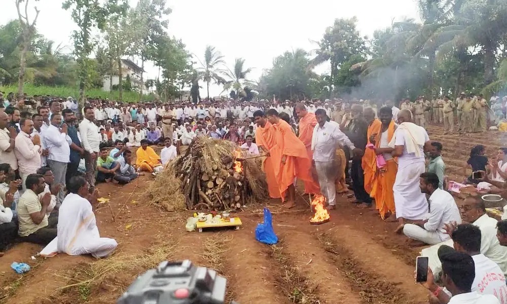 Jain muni Murder : ಜೈನಮುನಿ ಕಾಮಕುಮಾರ ನಂದಿ ಮಹಾರಾಜ್‌ ಪಂಚಭೂತಗಳಲ್ಲಿ ಲೀನ